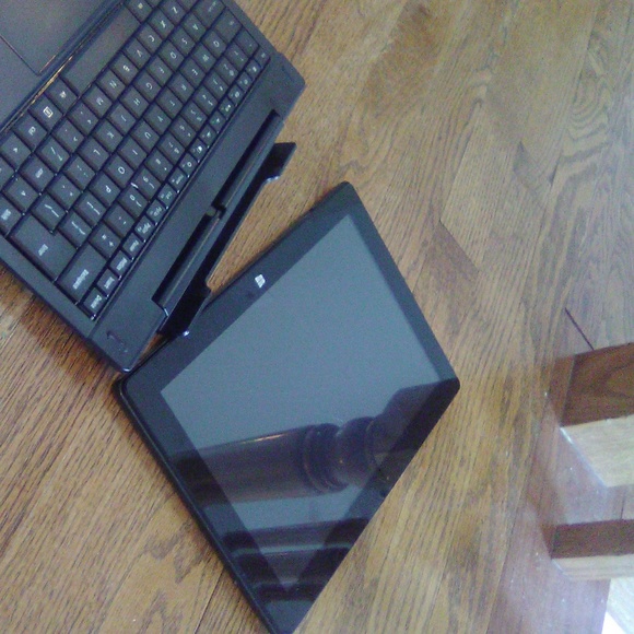 Windows 10 2In1 Tablet Touchscreen 10.1 Screen - Picture 2 of 2